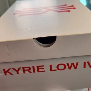 Men's Nike Kyrie Low 4 TB size 10.5